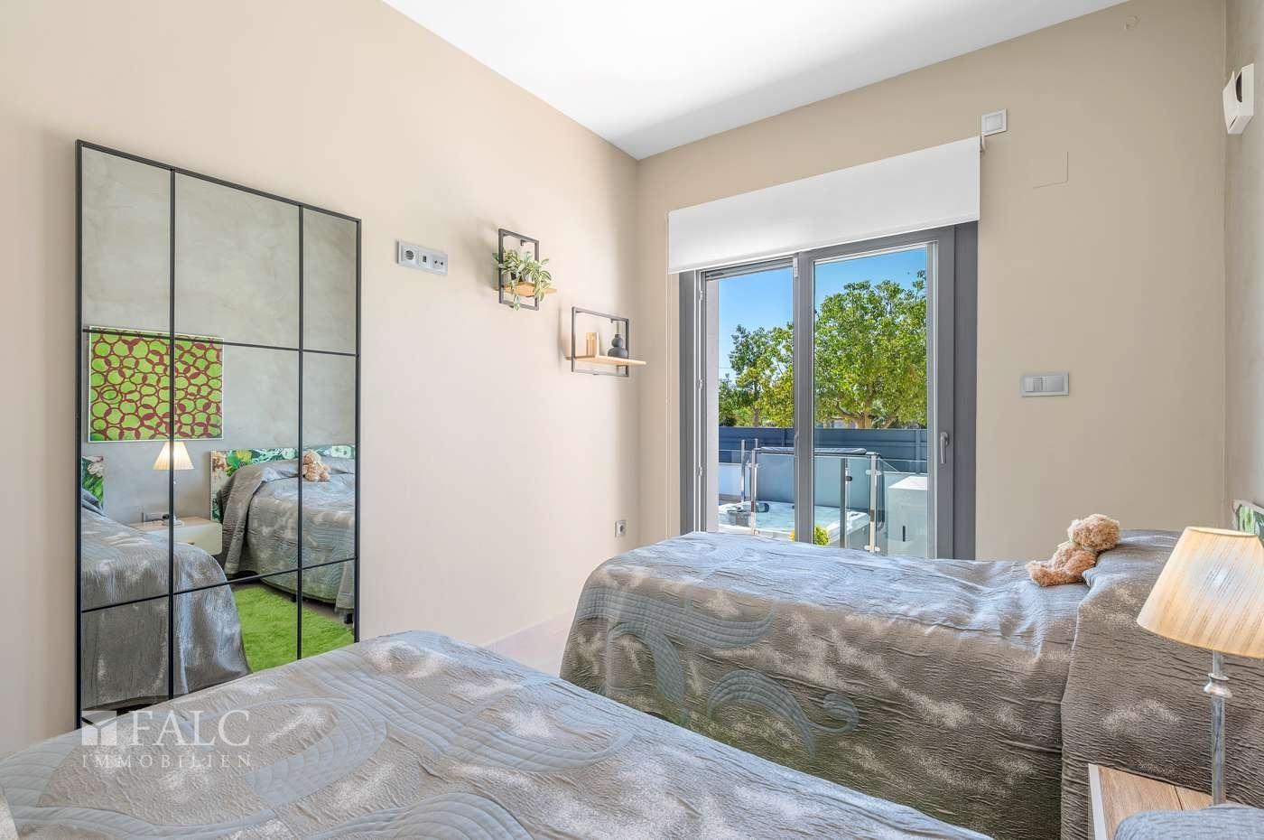 bed room / Dormitorio