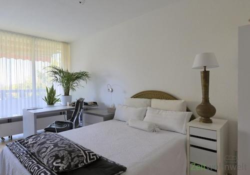 Blick ins Schlafzimmer