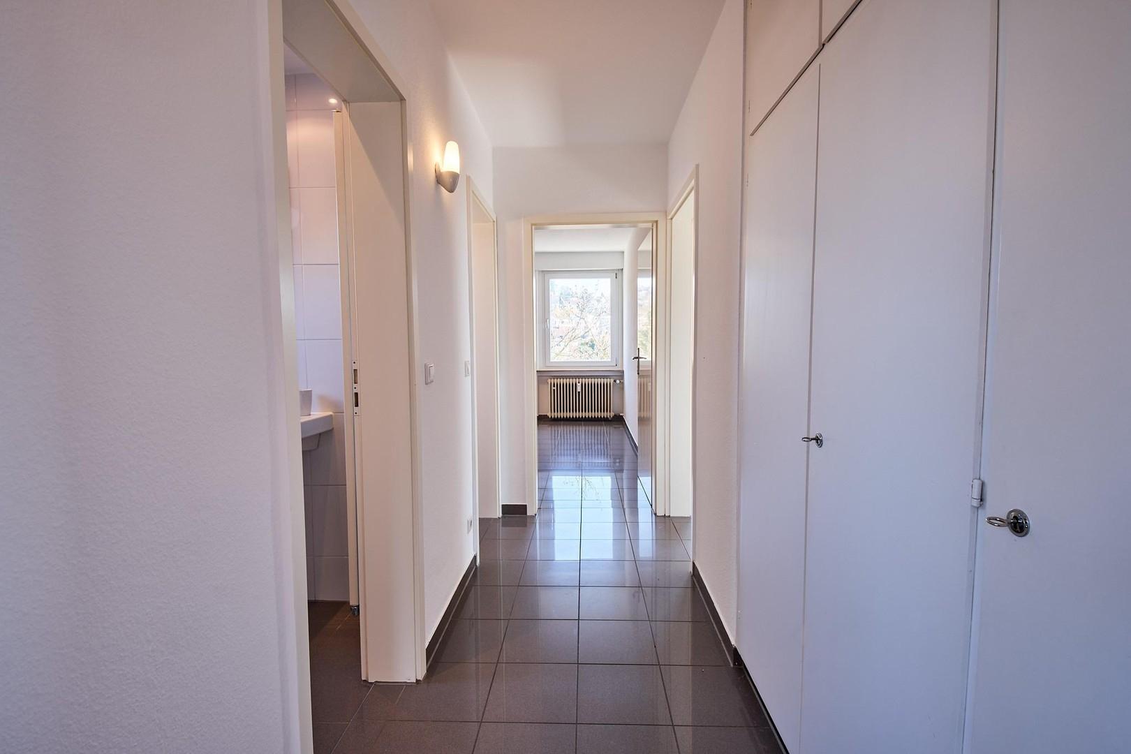 Flur mit Einbauschränken