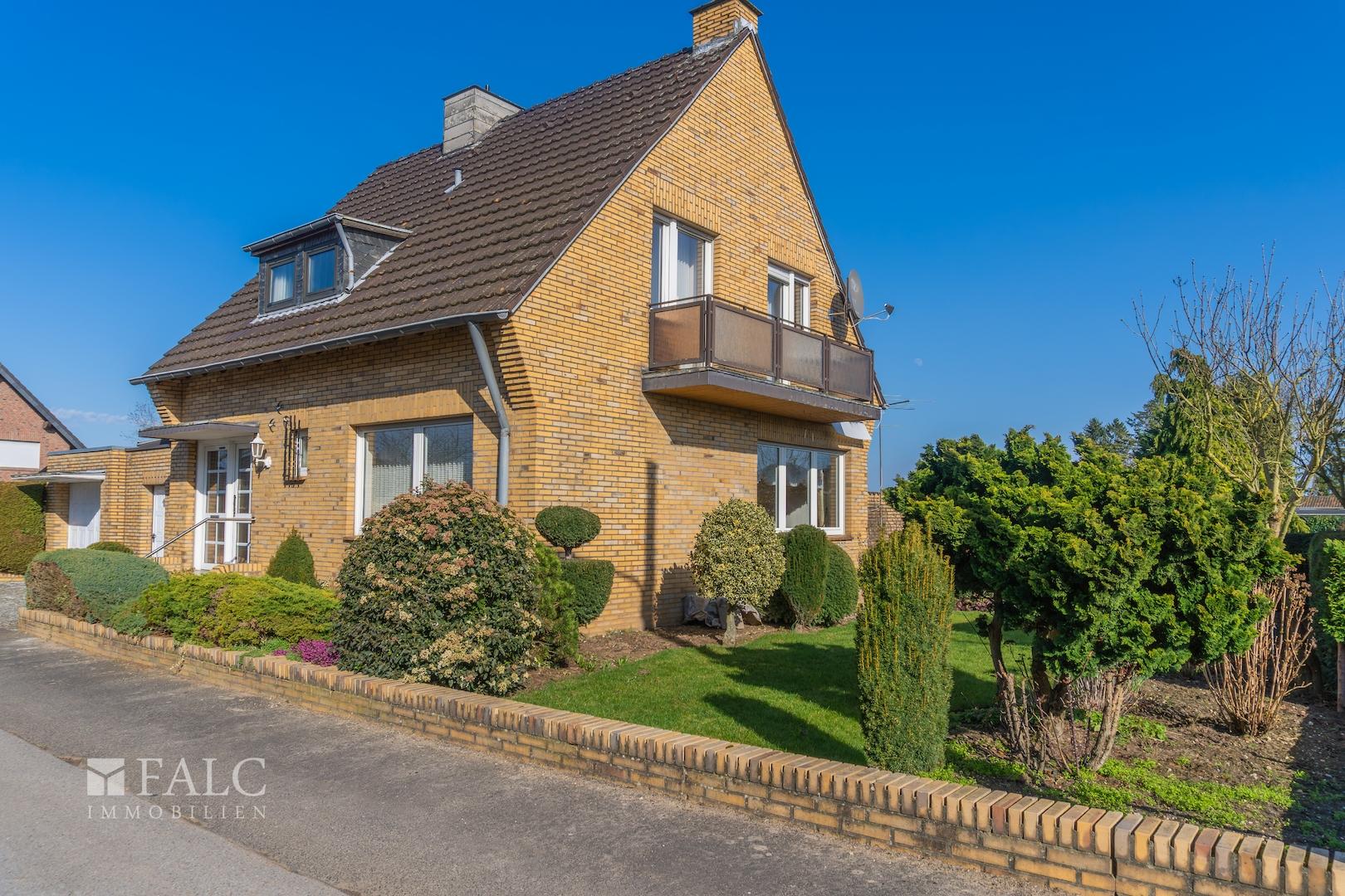 Hausfront zum Balkon