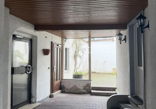 Innenhof mit sep. Eingängen