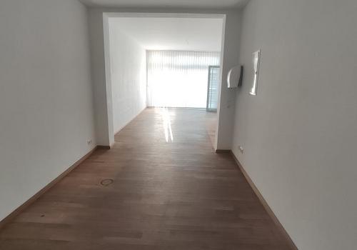 Fitnessraum mit Sportfläche Bild 3