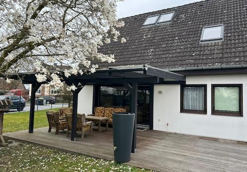 Terrasse mit Überdachung