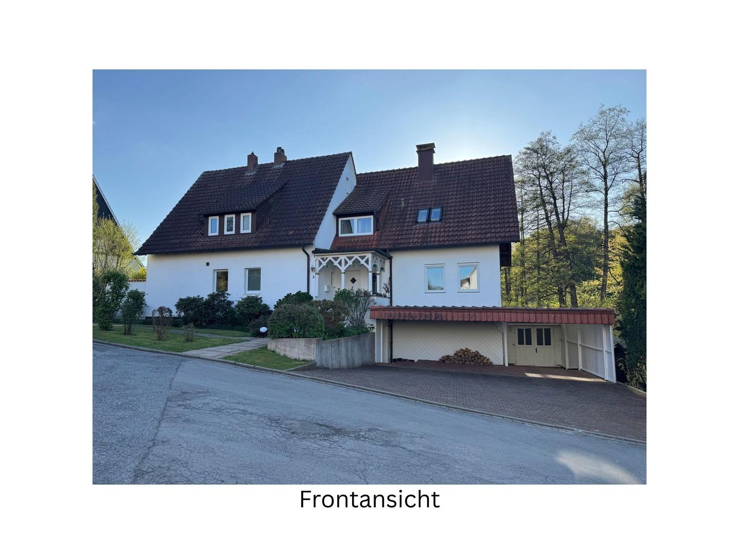 Hausansicht von der Straße aus
