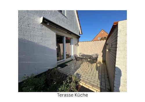 Terrasse EG v. Küche begehb.