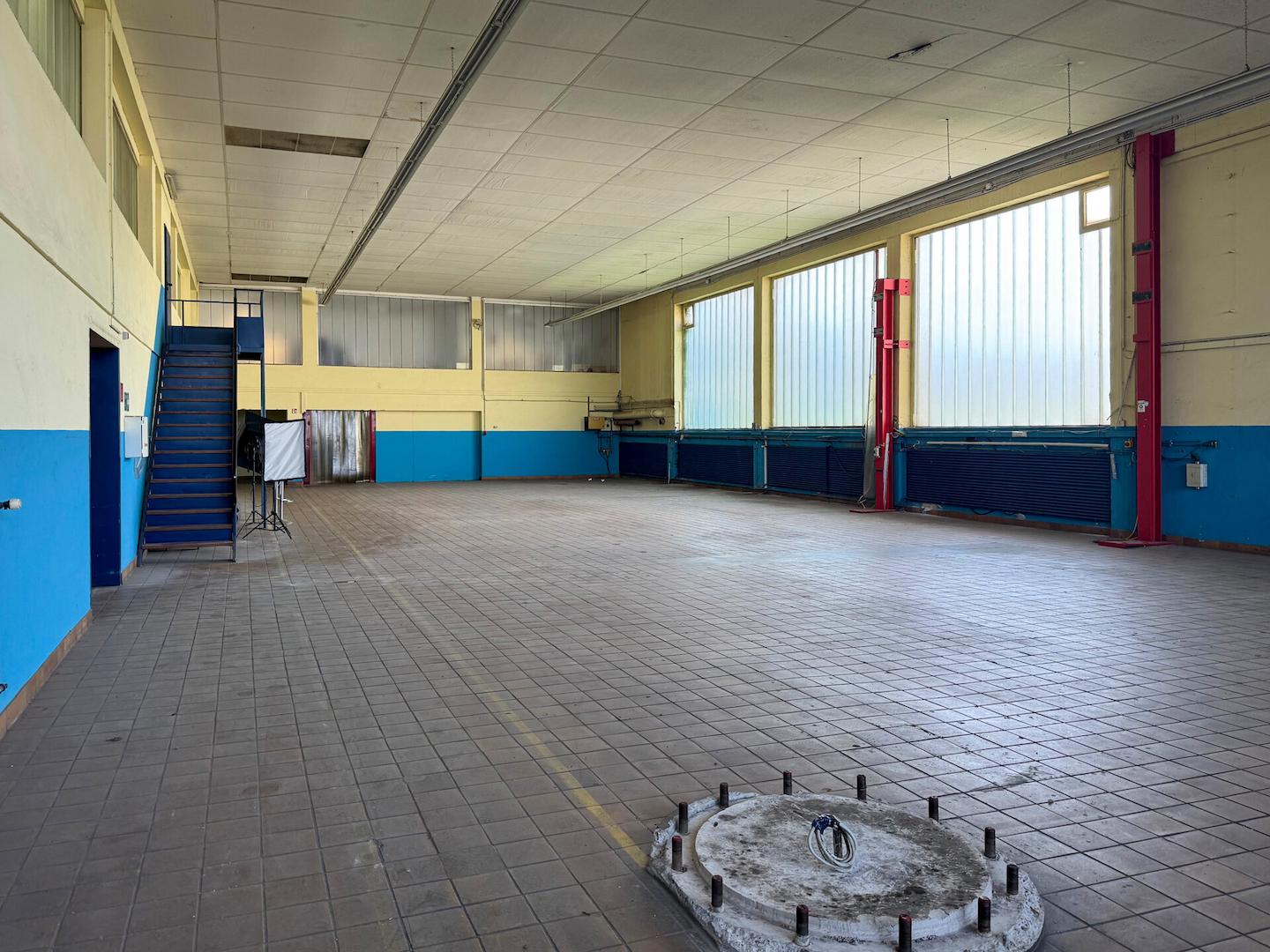 Halle, innen (ca. 470 m²)