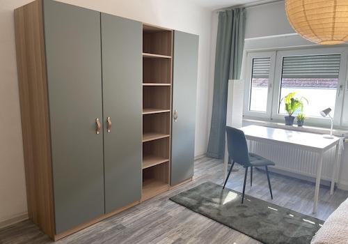 Schrank mit Schriebtisch