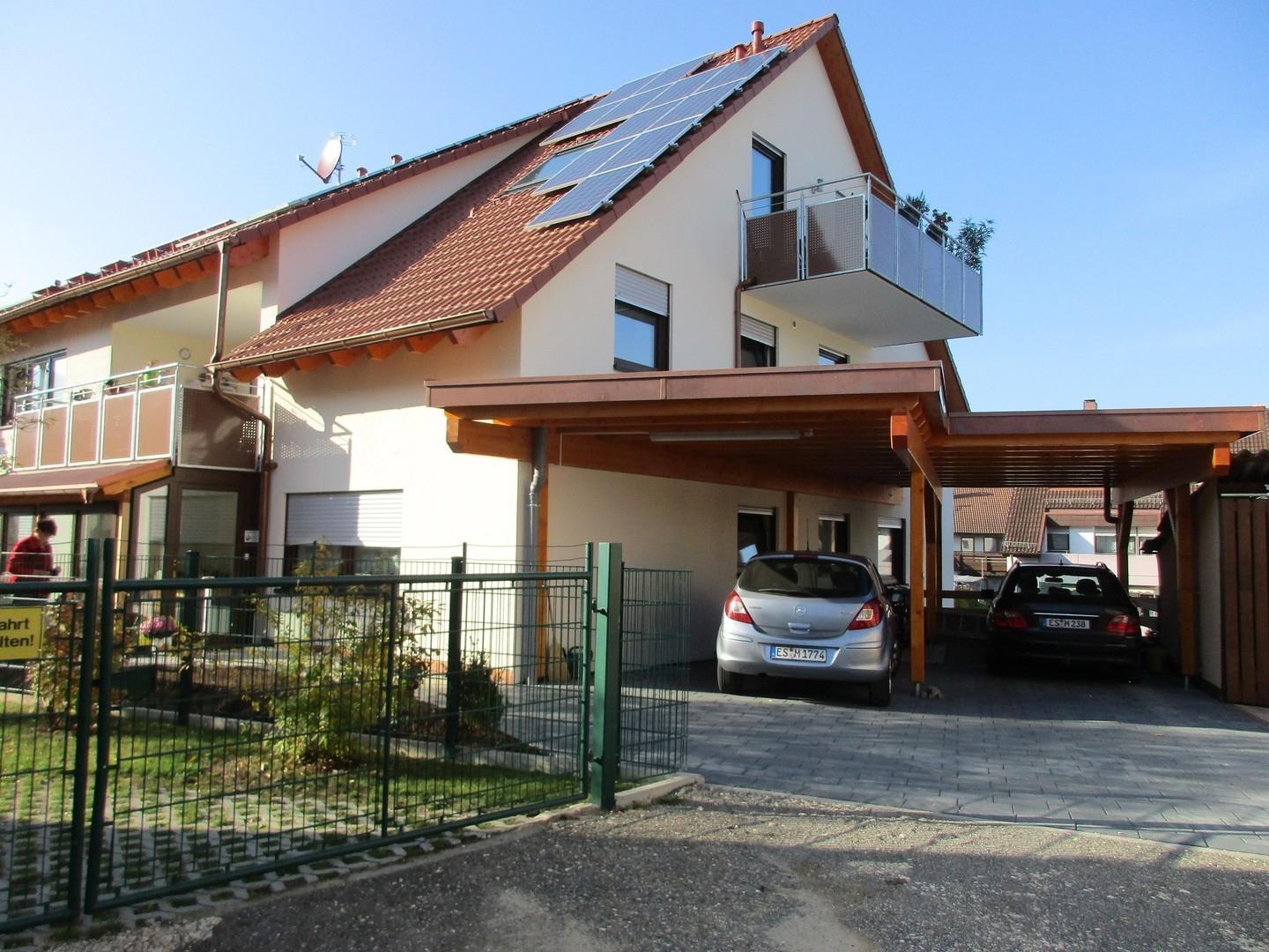 Südansicht mit Carport