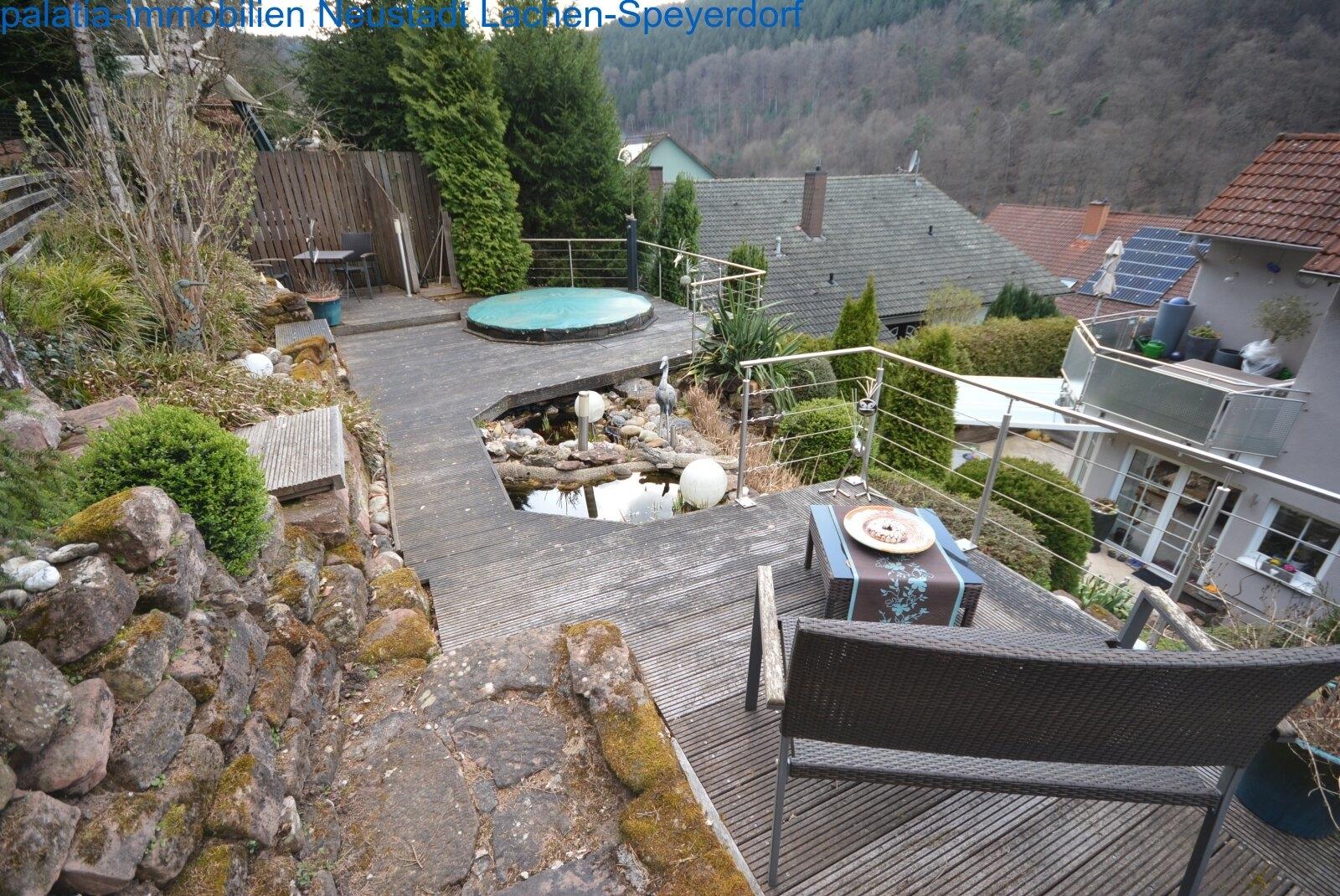 Pool im Garten 