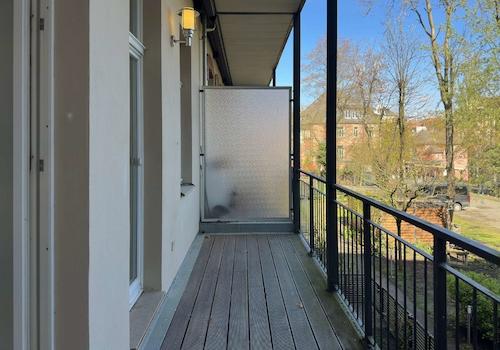 hofseitiger Balkon