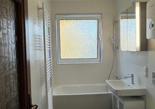 Badezimmer mit Badewanne
