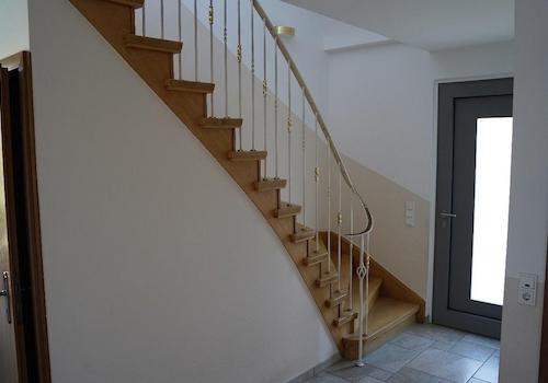 EG Flur mit Treppe