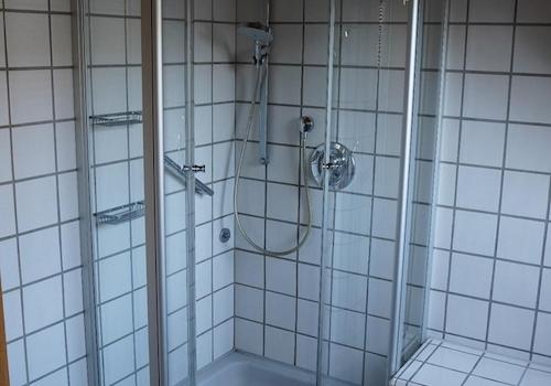 Dusche im Badezimmer