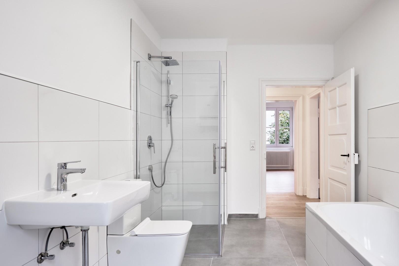 Bad mit Badewanne