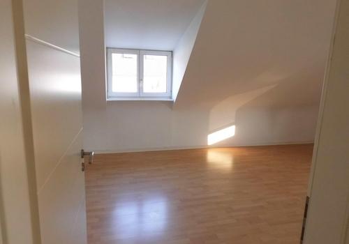 Schlafzimmer DG links