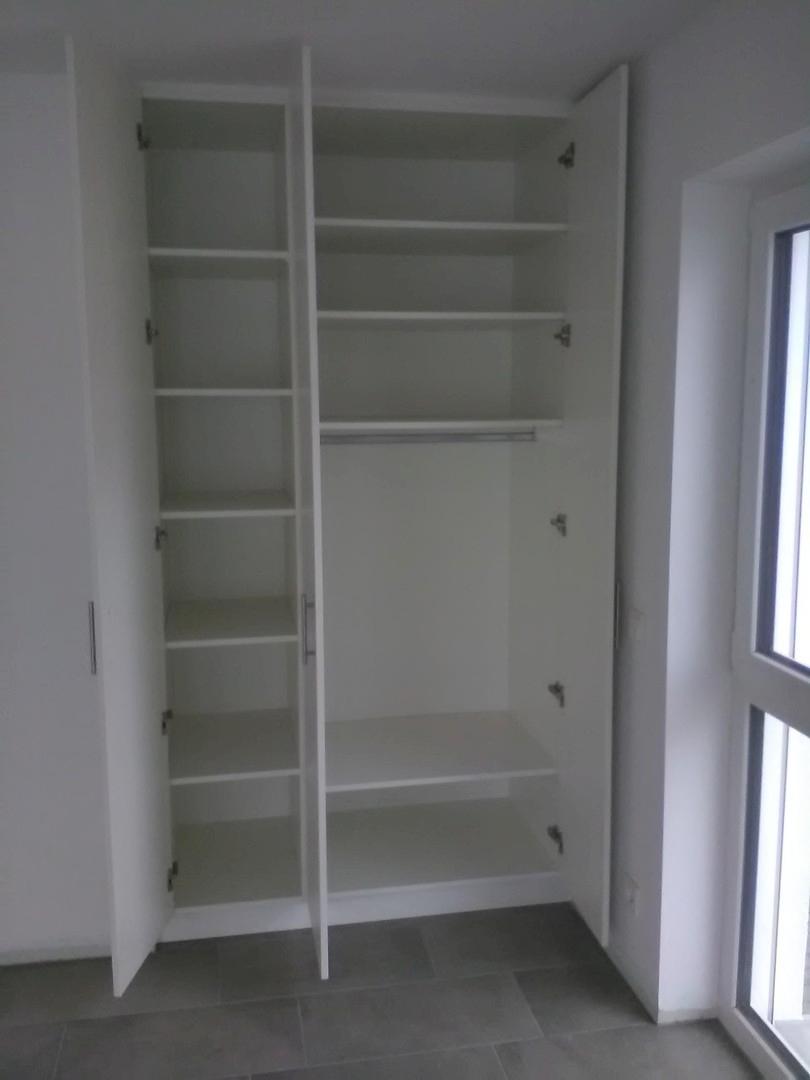 großer Einbauschrank