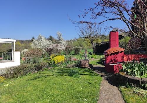 Garten mit BBQ-Bereich