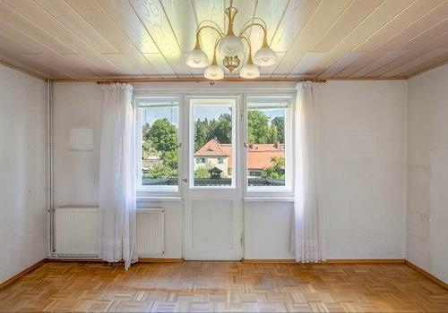 Zimmer mit Balkon