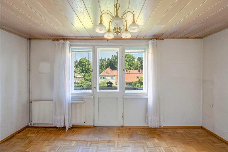 Zimmer mit Balkon