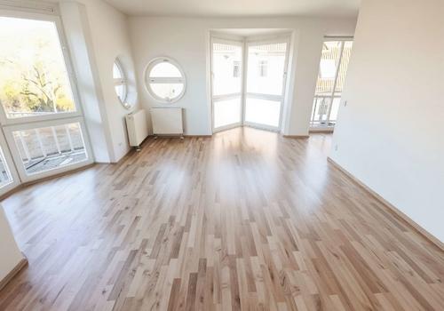 Geräumiges Wohnzimmer *