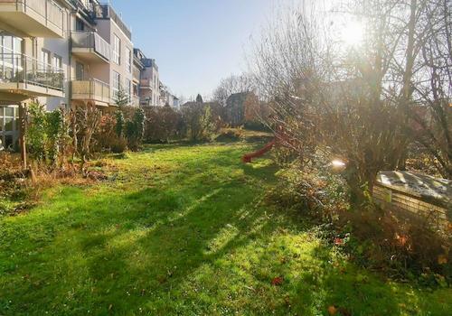 Grüne Hinterhofanlage