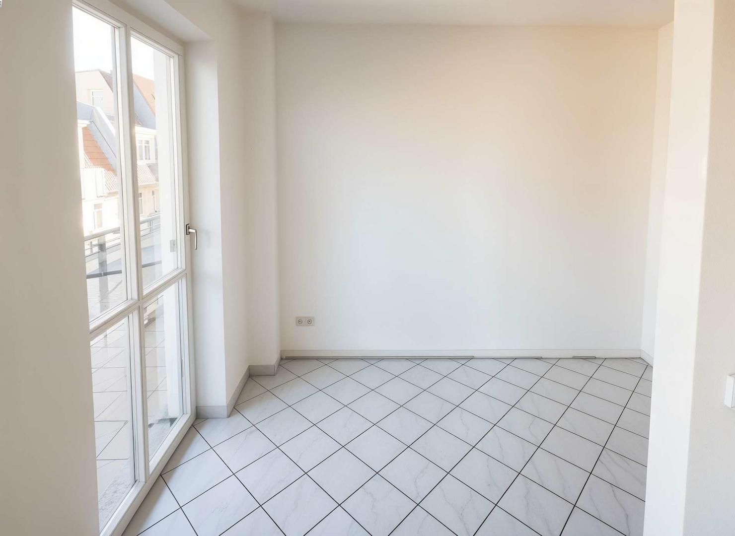 Küche mit Balkonzugang *