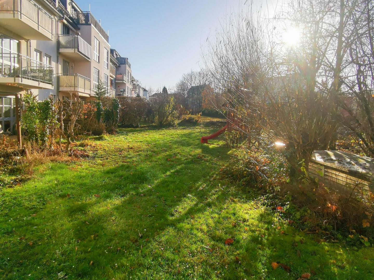 Grüne Hinterhofanlage