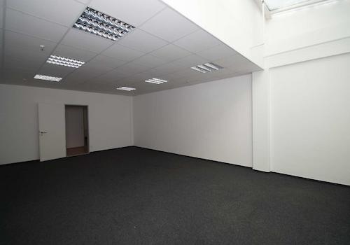 Großraum mit Dachfenster