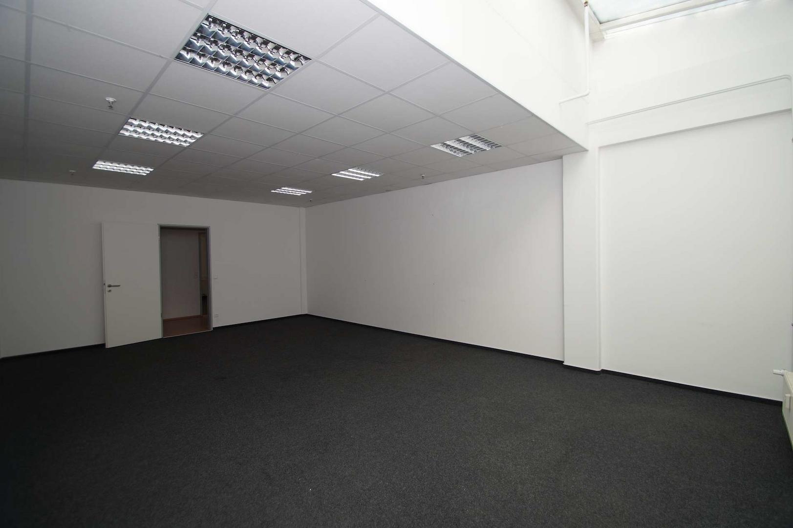 Großraum mit Dachfenster