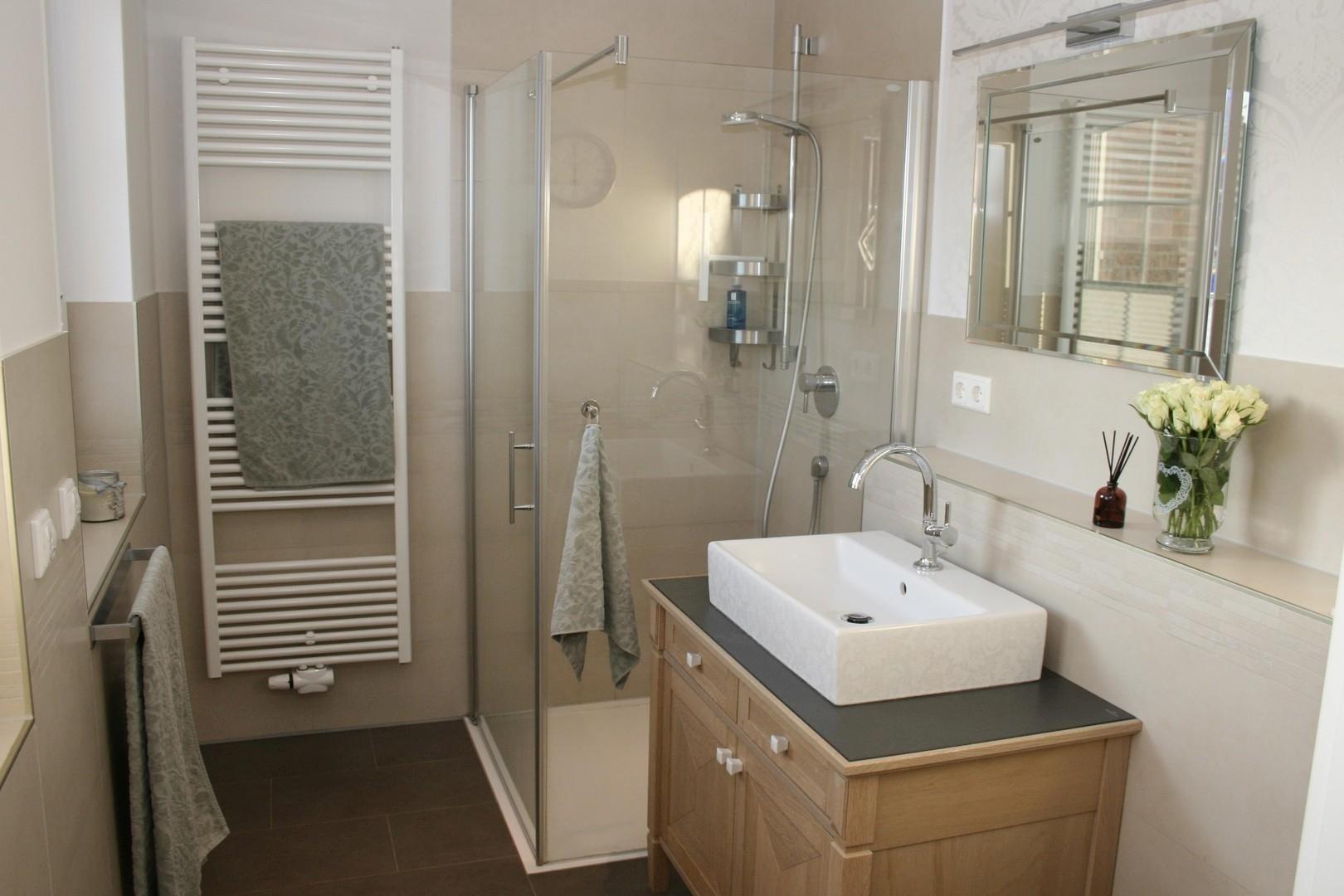 großzügiges Duschbad im EG