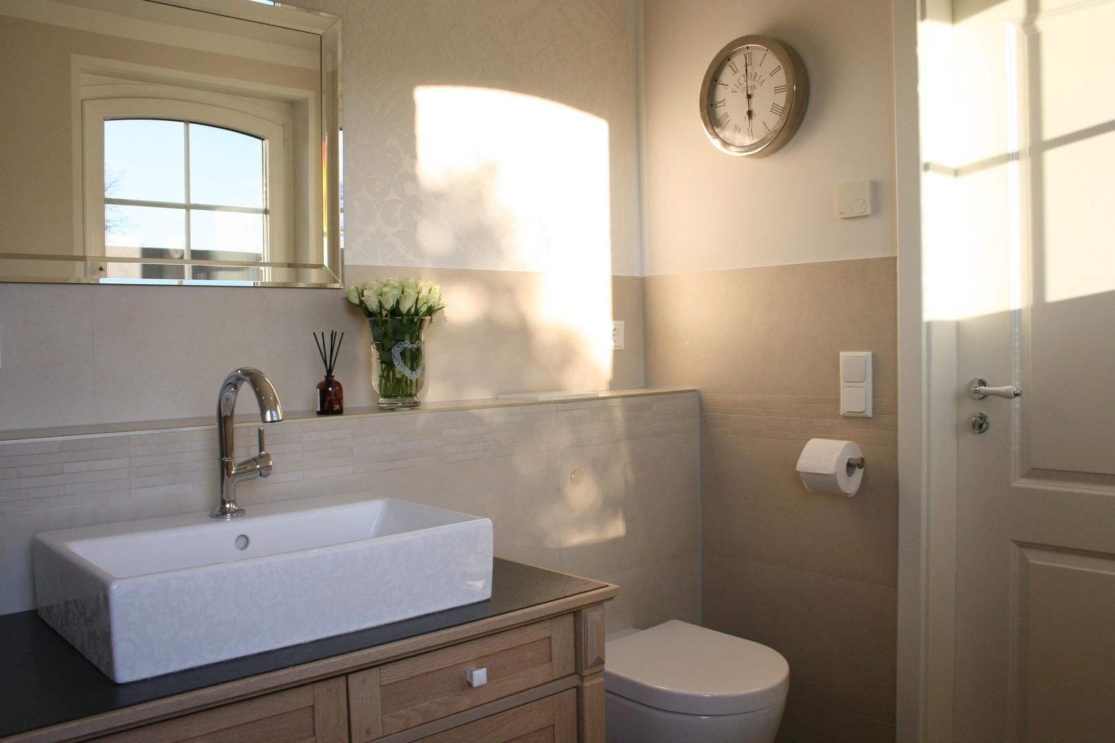 gleichzeitig das Gäste WC