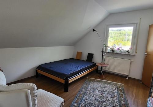 Schlafzimmer /Büro OG
