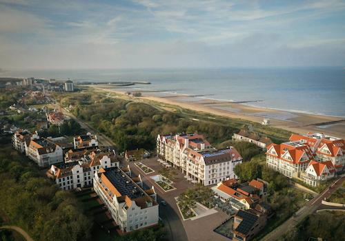 DN Bird view w. white builings