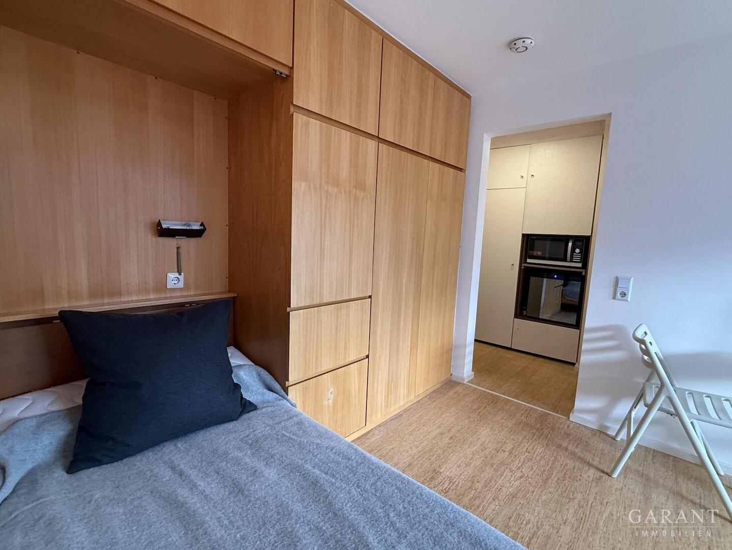 Schrank mit Bett