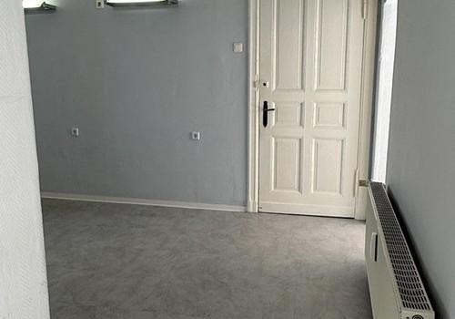 Zimmer 3/Tür in den Hausflur