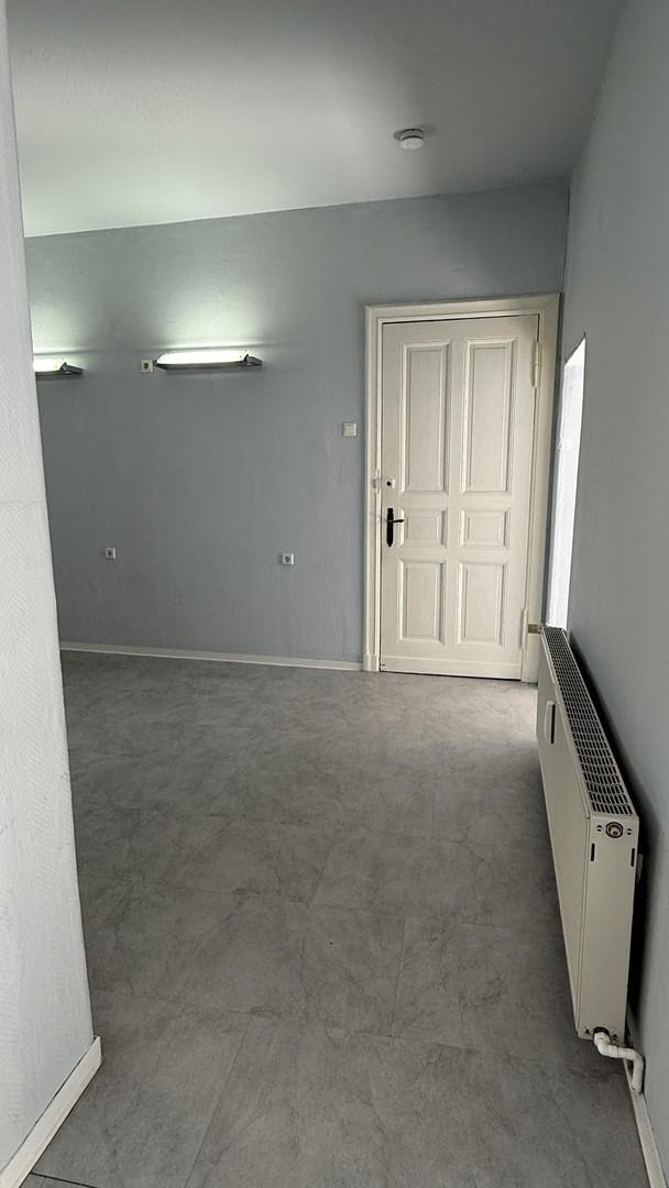 Zimmer 3/Tür in den Hausflur