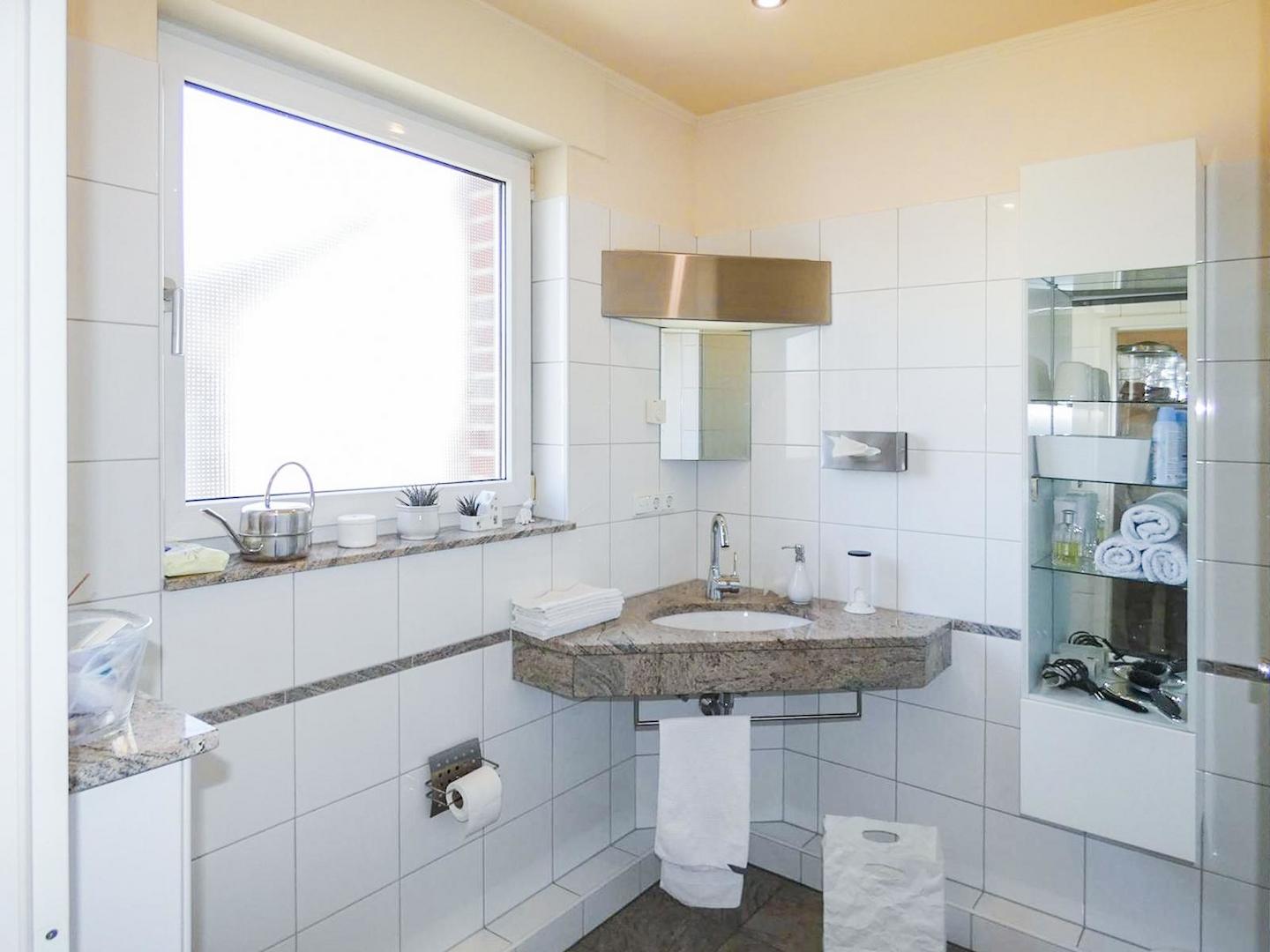 Badezimmer mit Dusche