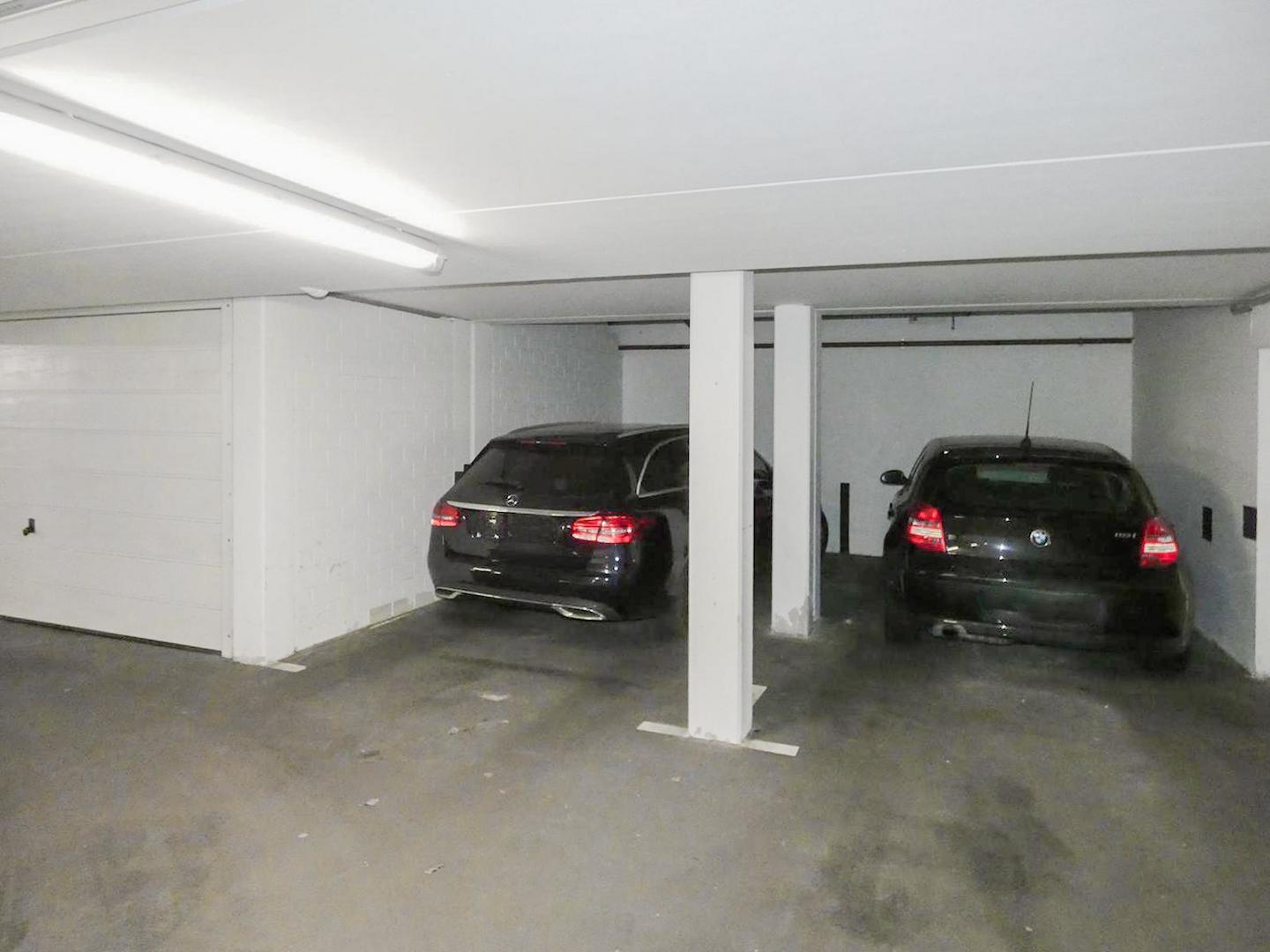 Garage & 2 Stellplätze