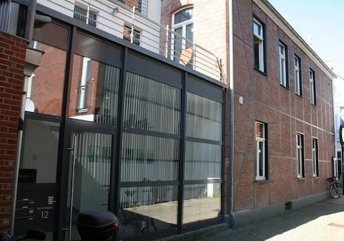 Seitenansicht, Hintereingang