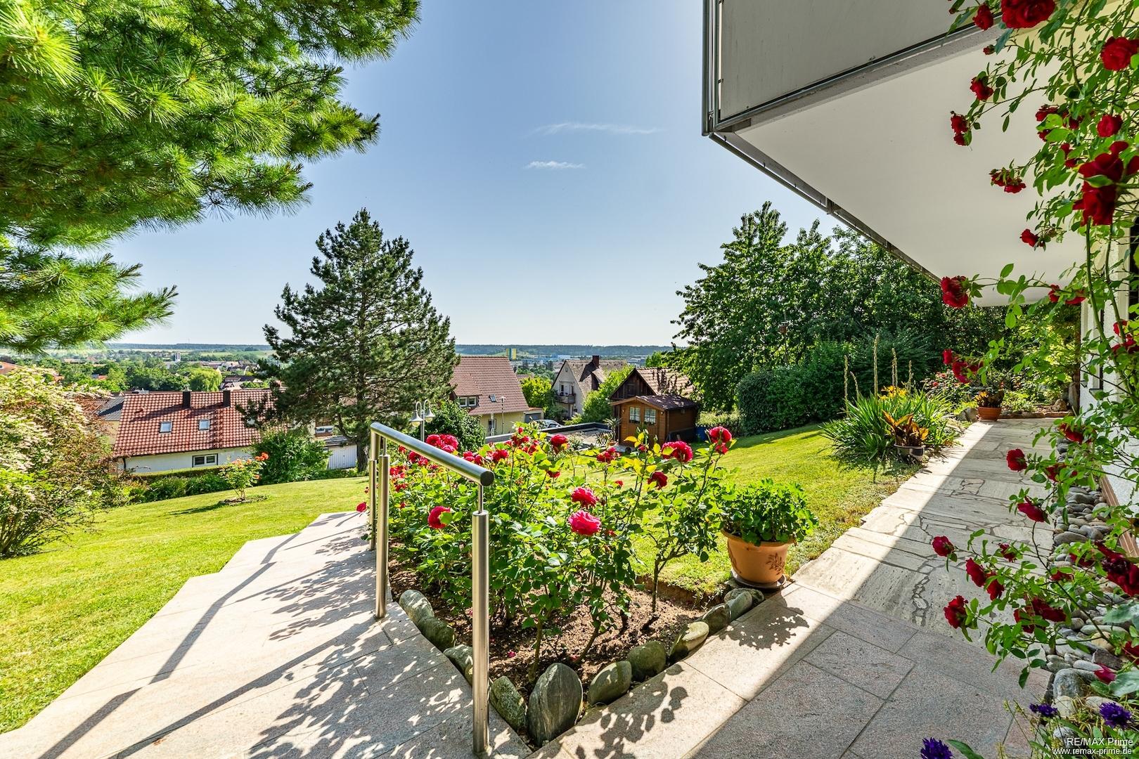 Repräsentatives Anwesen mit gepflegtem Garten