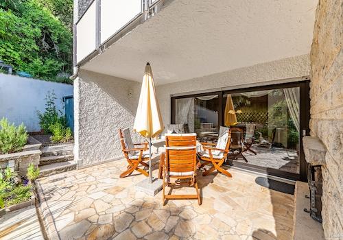 Terrasse mit Außenkamin