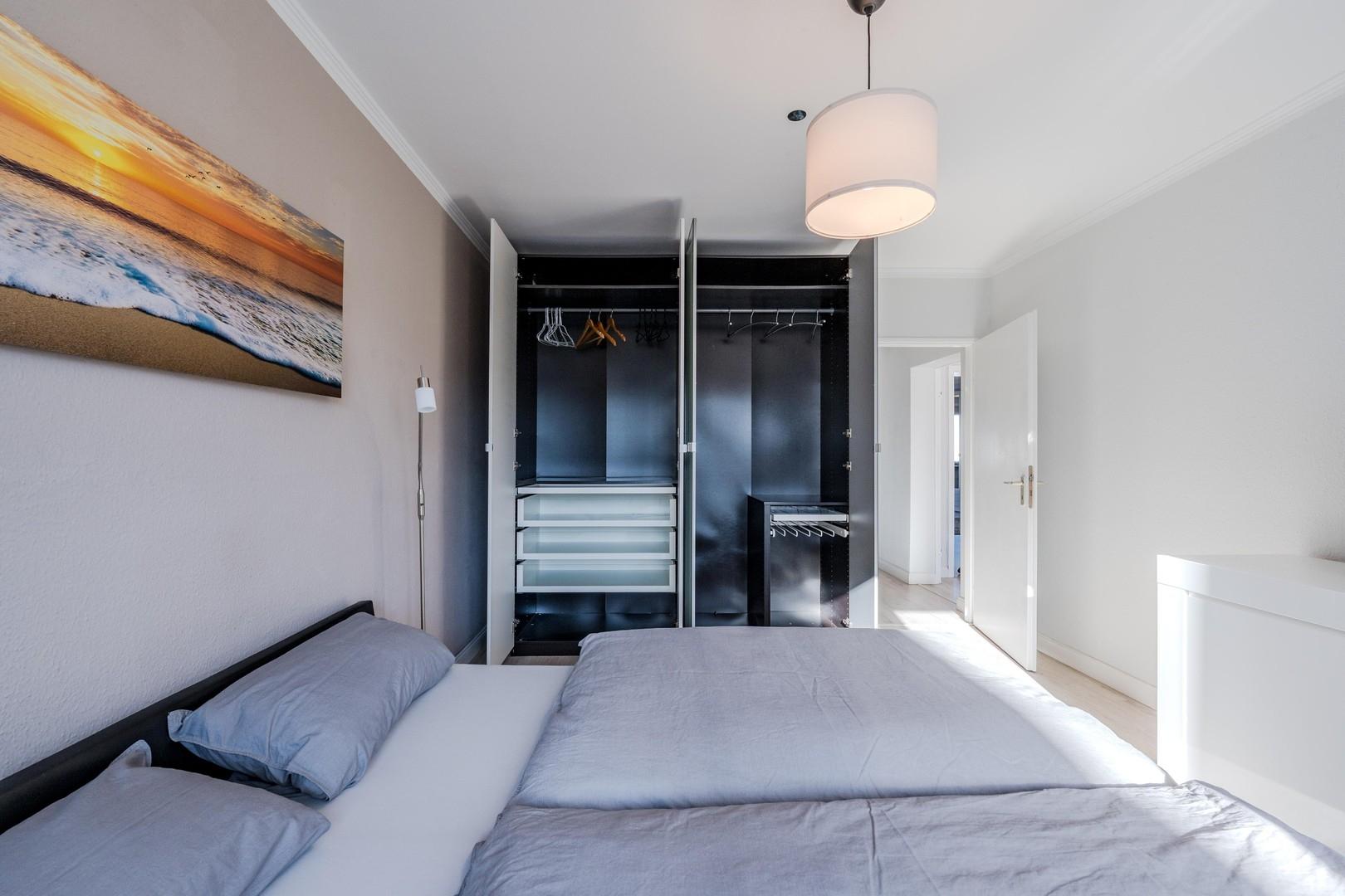 1tes großes Schlafzimmer