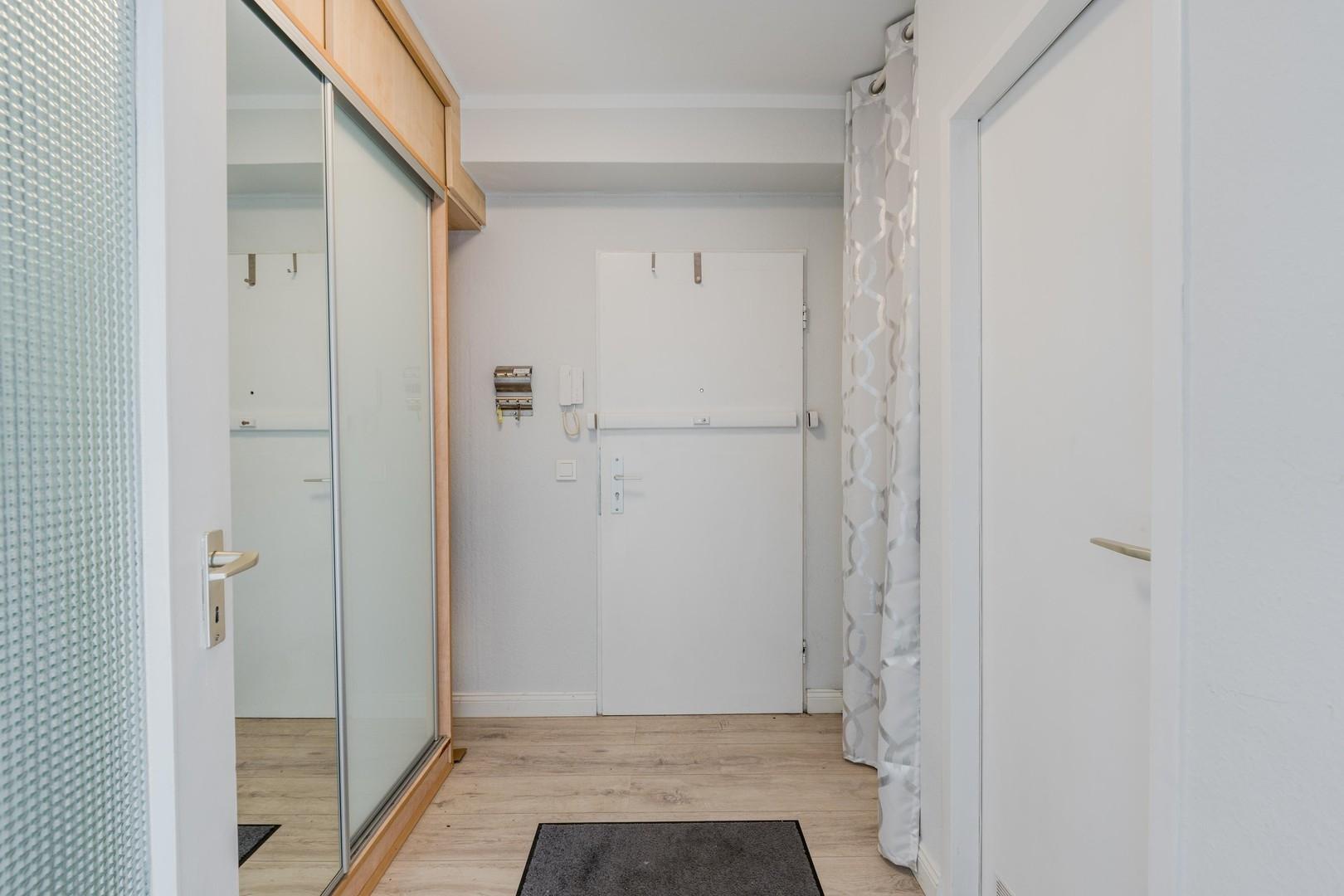 Diele mit Wohnungseingang