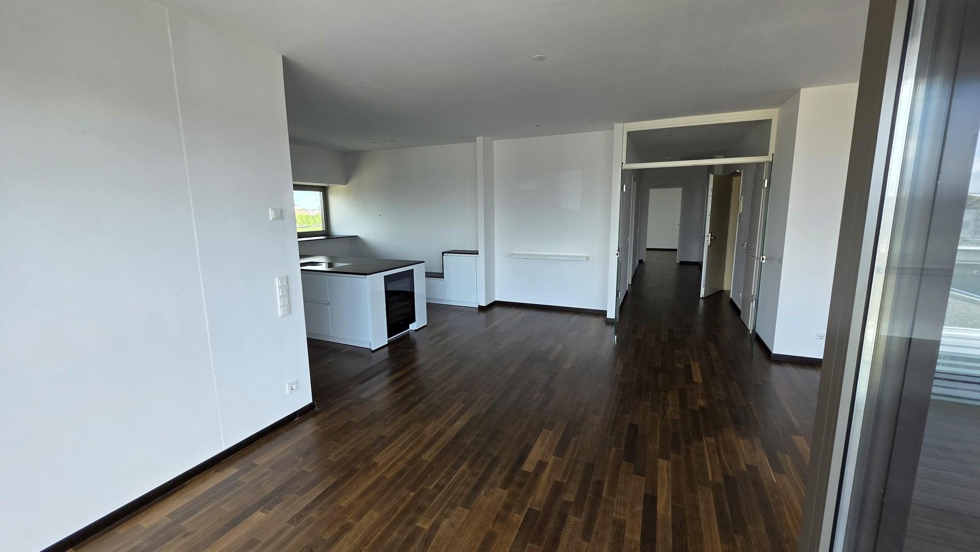 Wohnzimmer m offener Küche