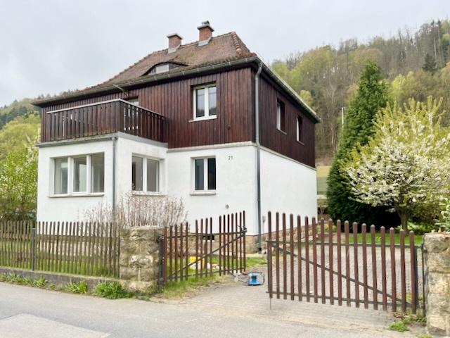 Ansicht vom Elbweg, Einfahrt für Wohnung im OG