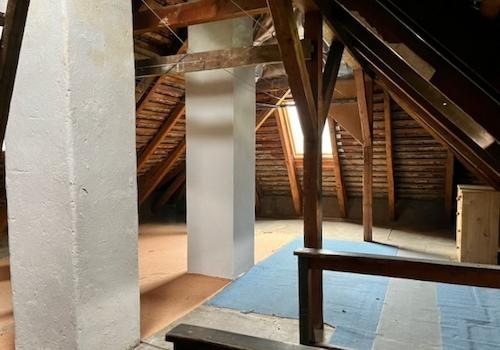 Dachboden für Wohnung im OG