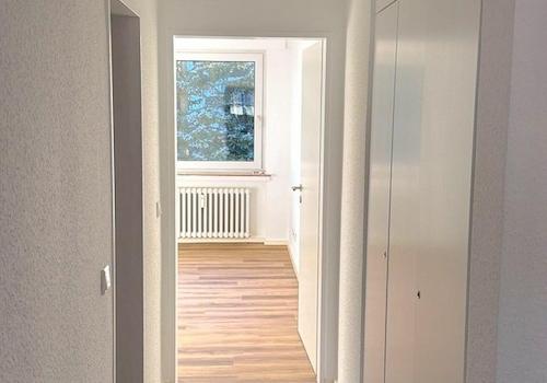 Blick vom Flur ins Zimmer 2 