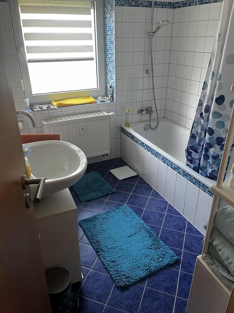 Bad mit Badewanne