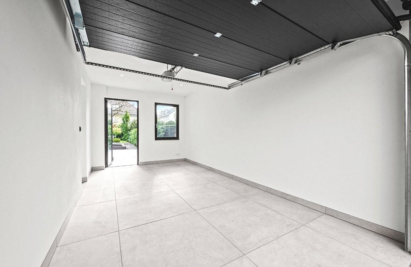 Garage mit Haus-& Gartenzugang