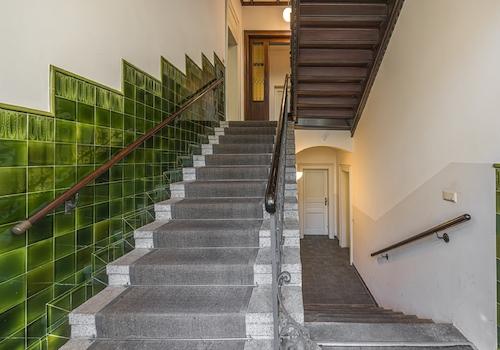 Wohnungspaket | Eingangsbereich - Treppenaufgang